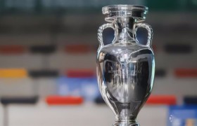 欧足联官方电话，欧足联官方：将于10月10日公布2028和2032欧洲杯主办方