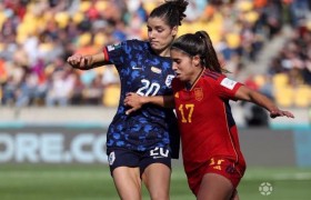 女足中国对西班牙，半场：西班牙女足0-0荷兰女足，埃茜进球无效，雷东多两中柱